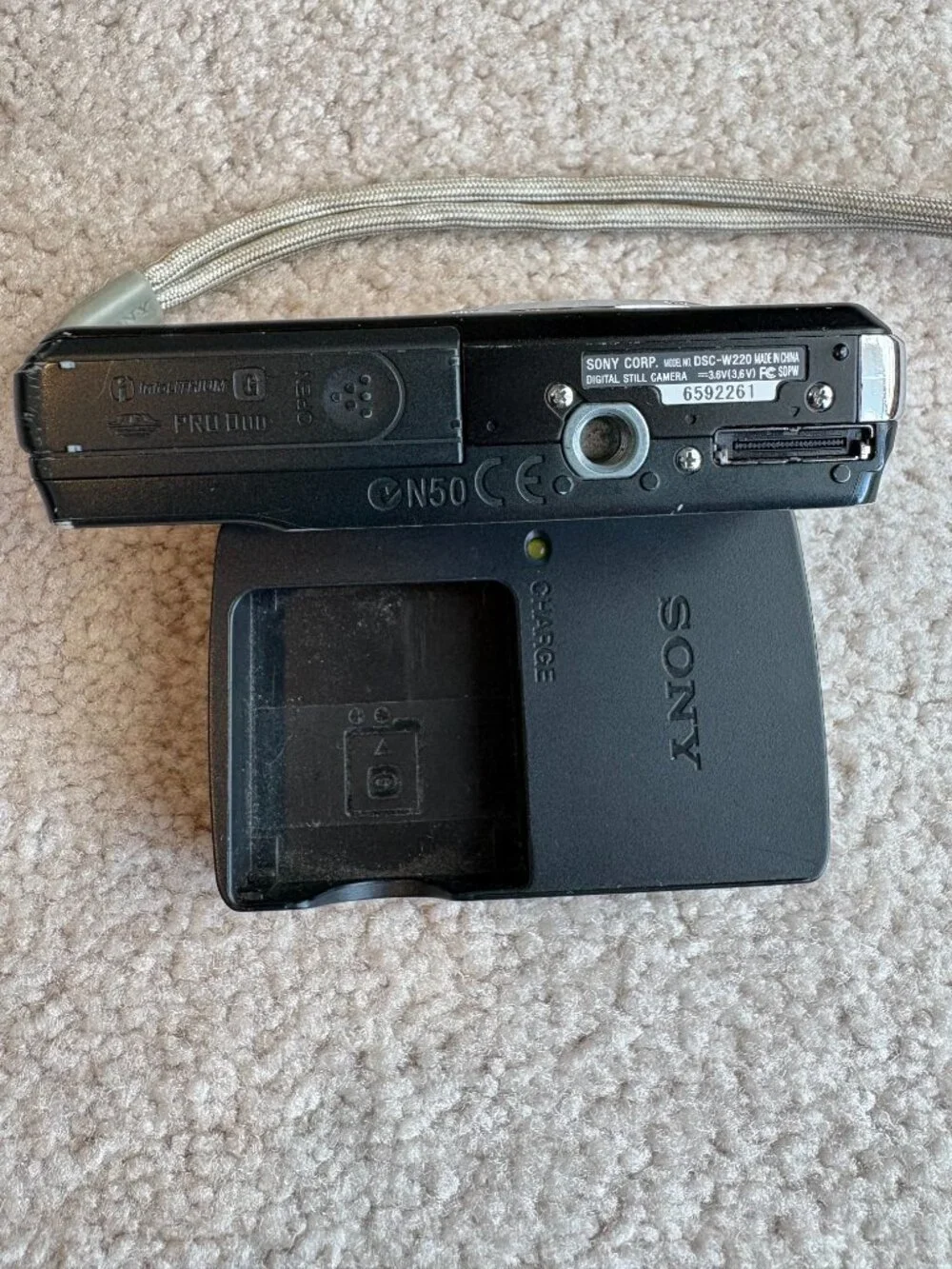 Sony Cyber-shot Digital Camera DSC-W220 Black Tested 12.1 MP 4X Zoom